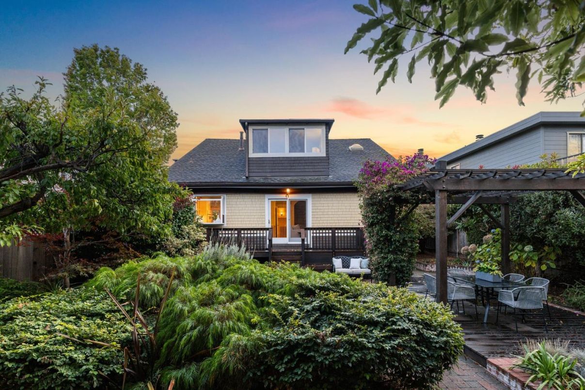 Exterior, Facade, Queen Anne Victorian