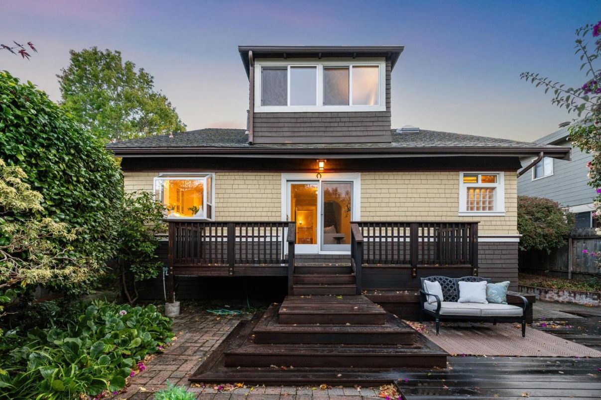 Exterior, Facade, Raised Ranch