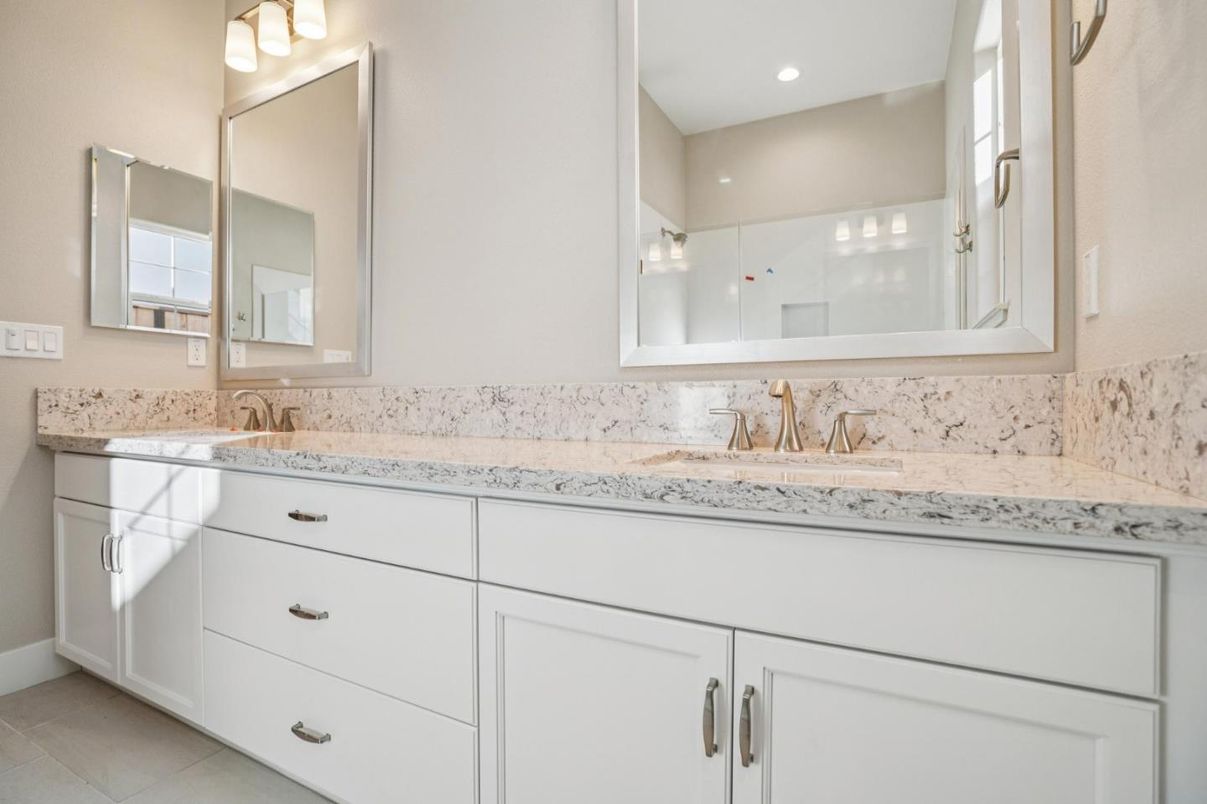 Bathroom, Dual Sink Vanities, Interior, Recessed Lighting