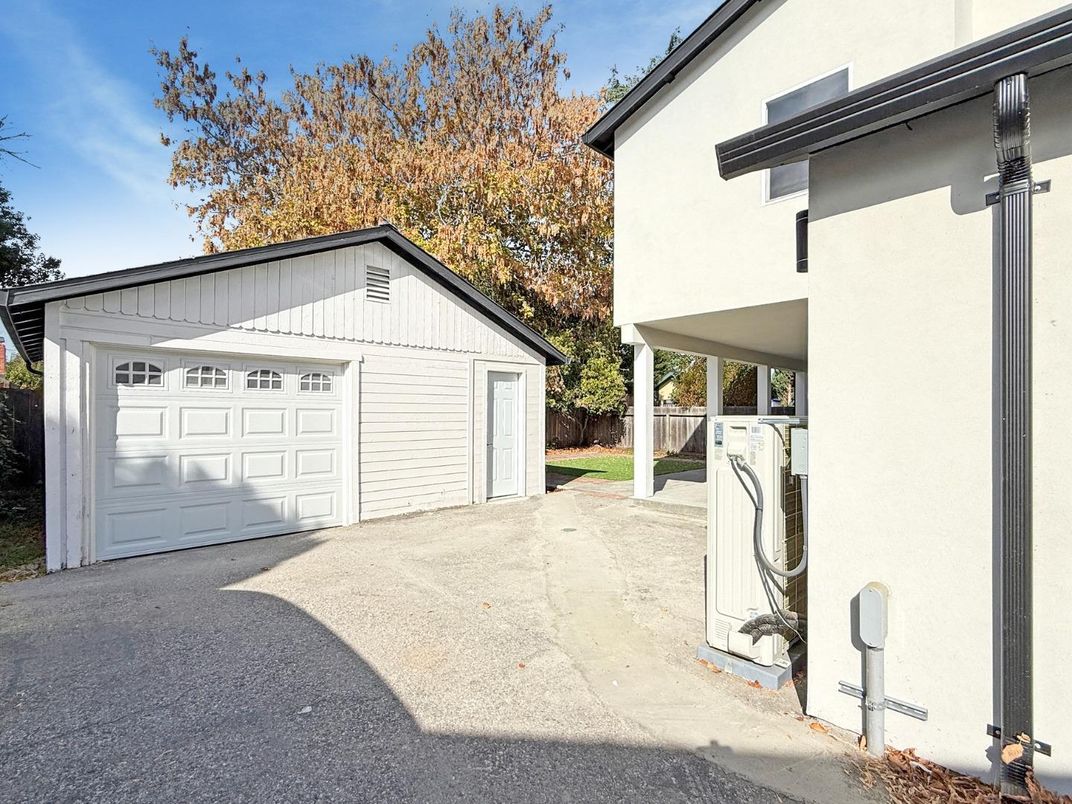 Detached Garage, Exterior