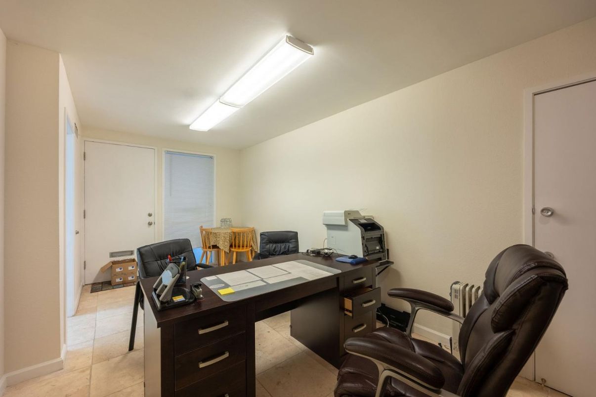 Home Office, Interior