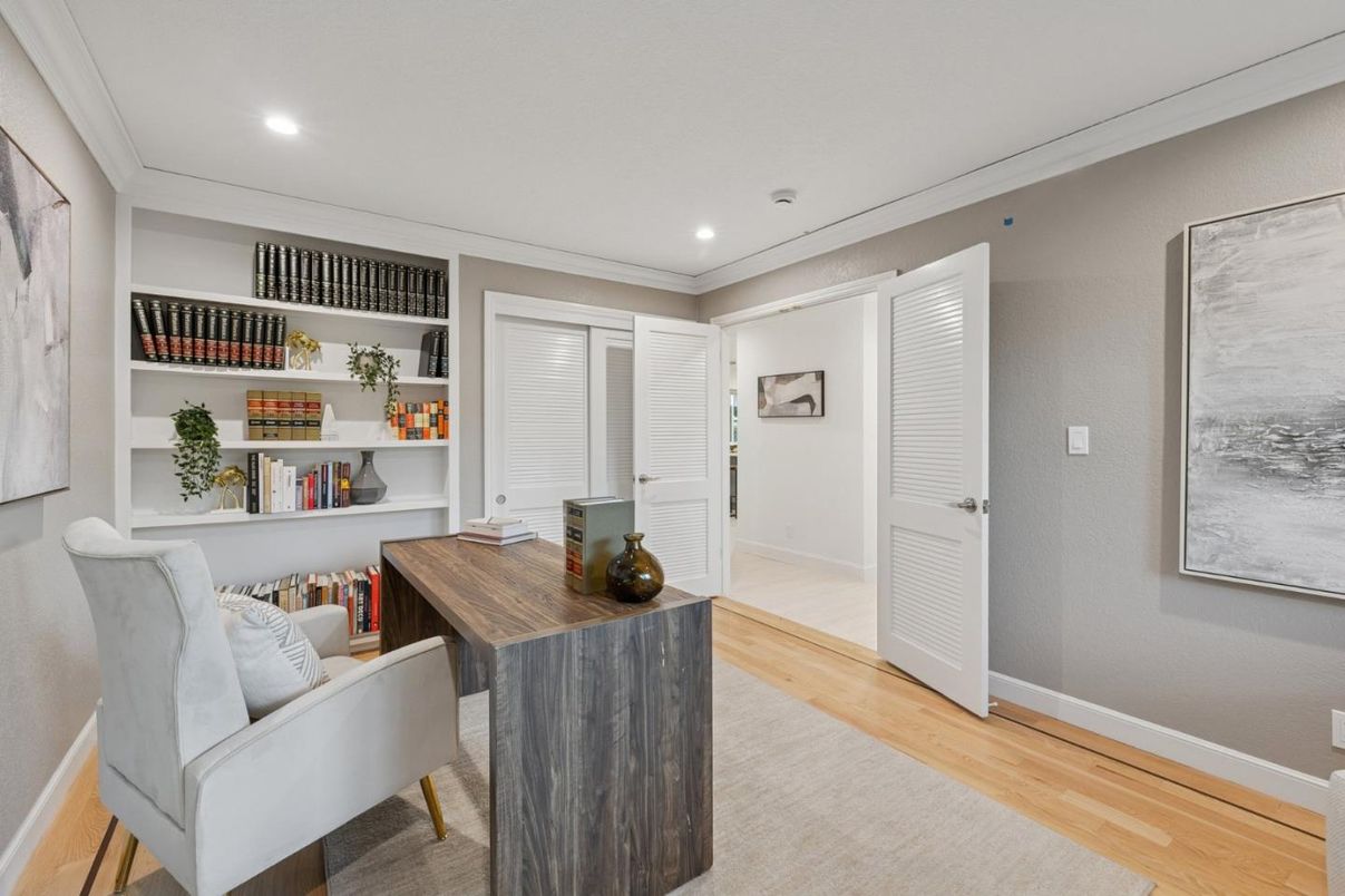 Interior, Recessed Lighting, Wood Texture Flooring