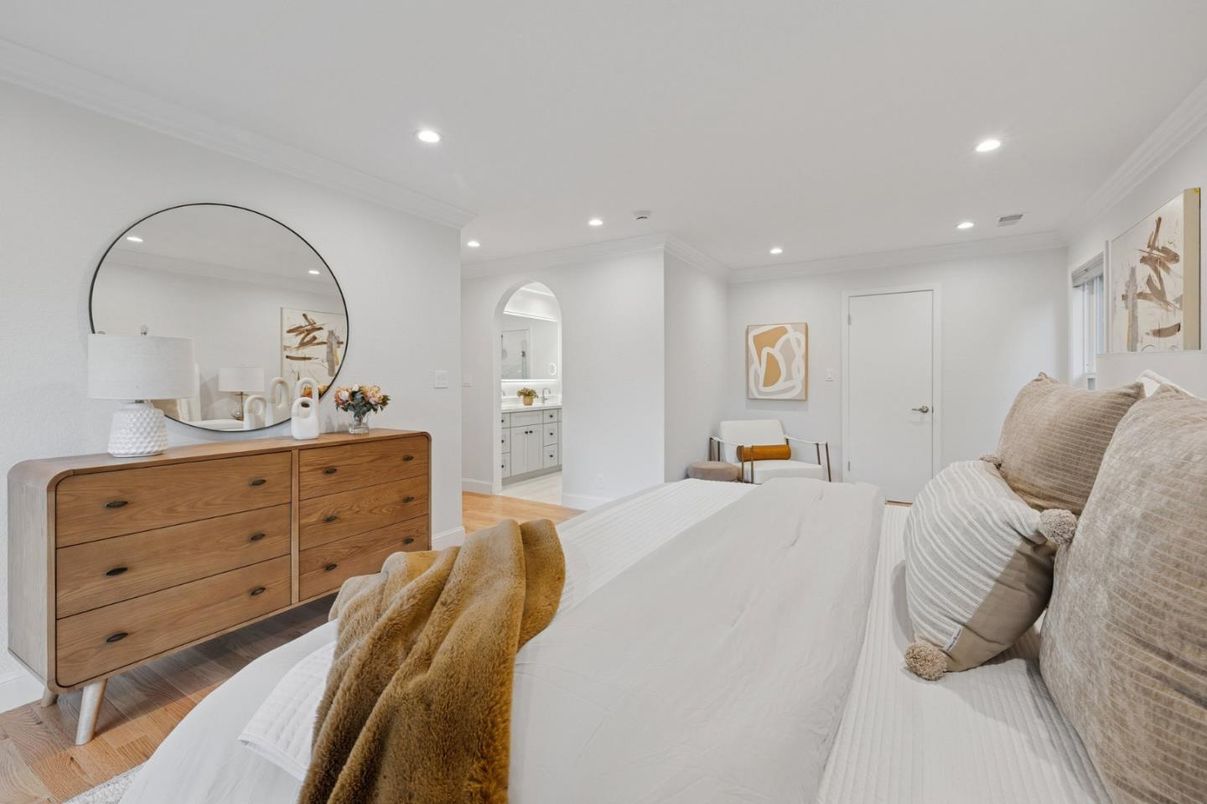 Bedroom, Interior, Recessed Lighting, Wood Texture Flooring