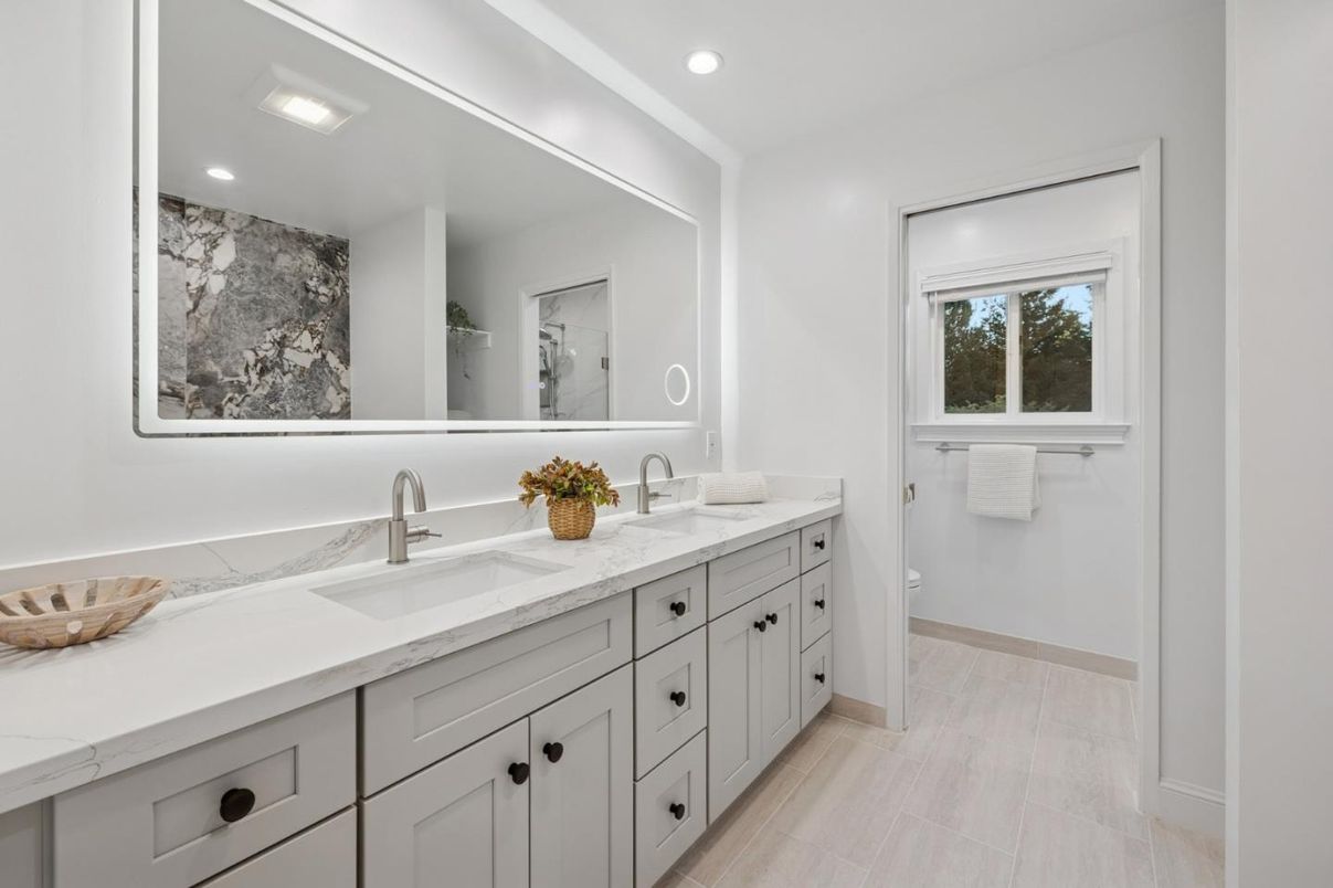 Bathroom, Dual Sink Vanities, Interior, Recessed Lighting