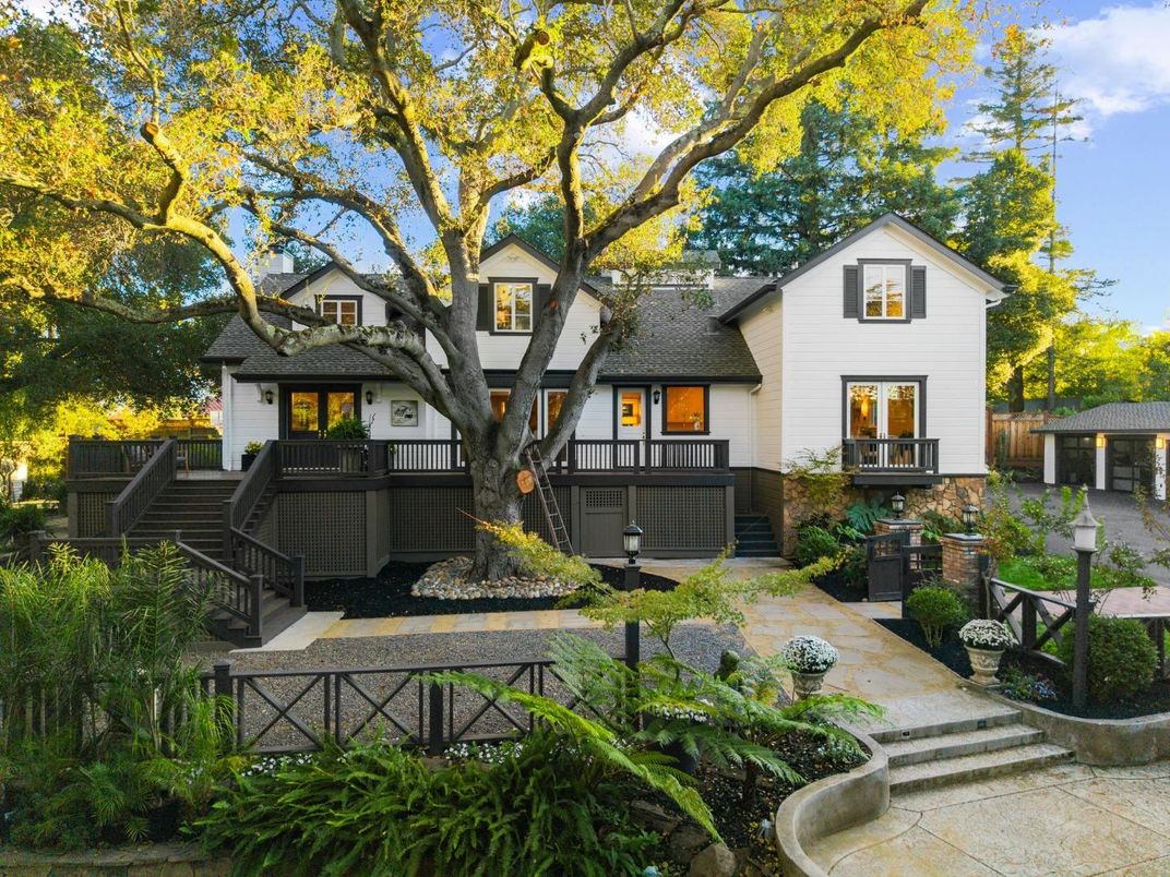 Exterior, Facade, Farmhouse