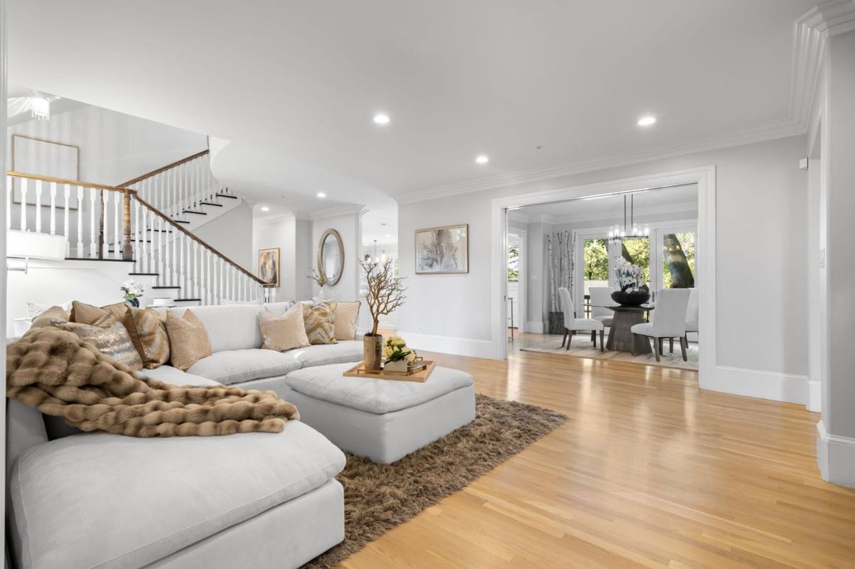 Chandelier, Dining room, Interior, Living room, Recessed Lighting, Wood Texture Flooring