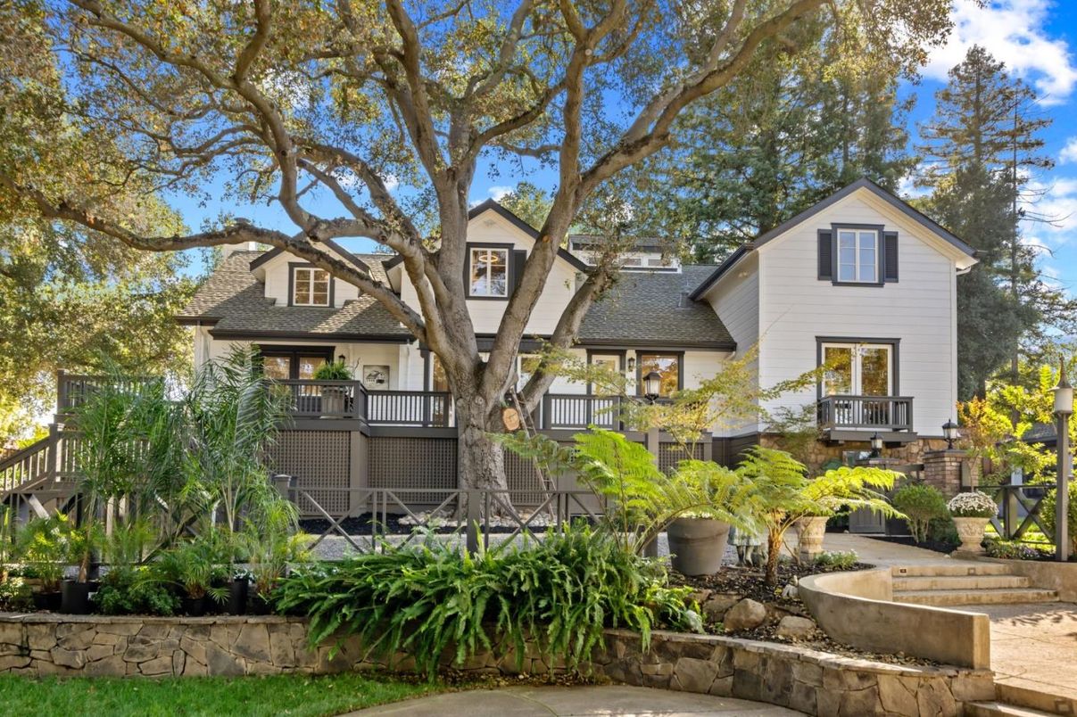 Exterior, Facade, Queen Anne Victorian