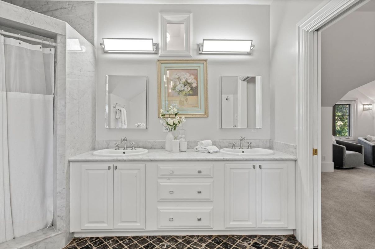 Bathroom, Dual Sink Vanities, Interior