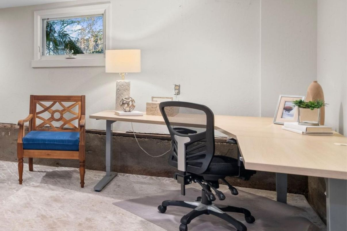 Home Office, Interior