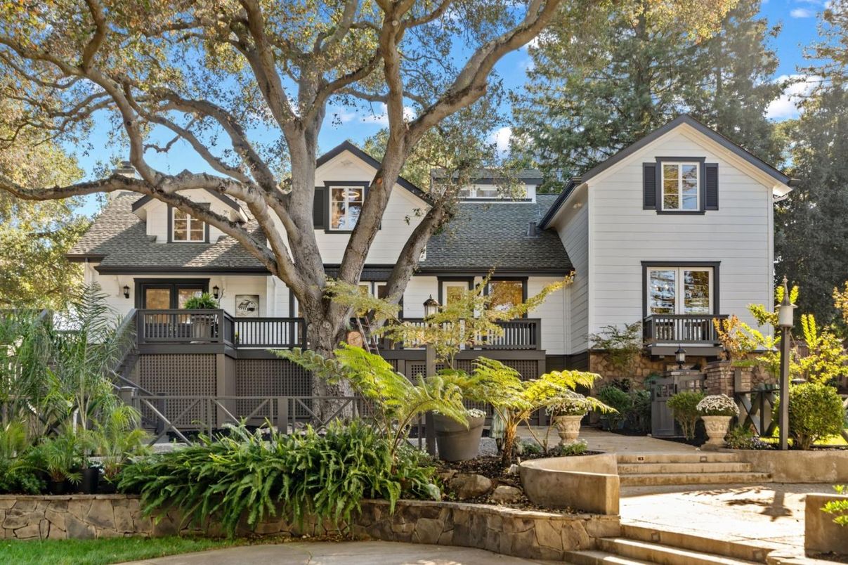 Exterior, Facade, Queen Anne Victorian
