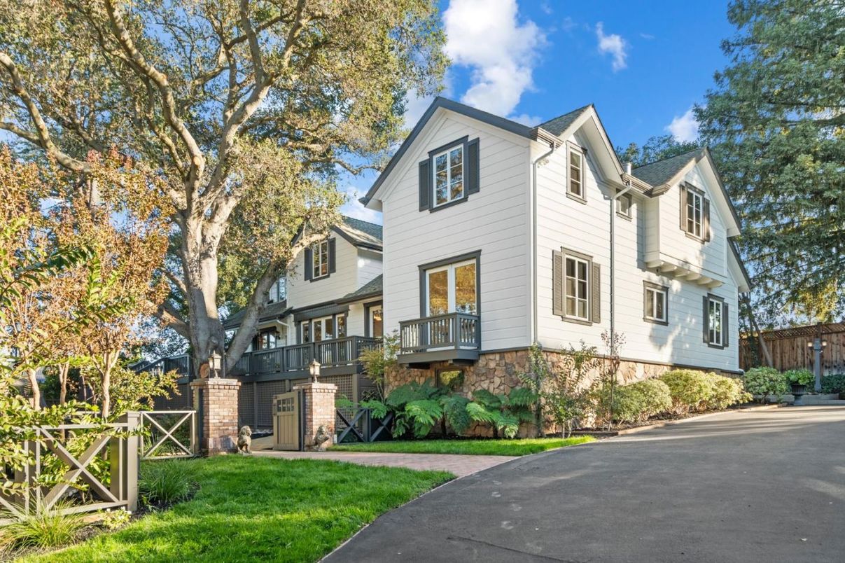 Exterior, Facade, Farmhouse