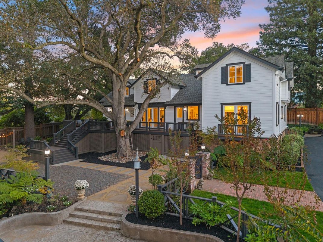 Exterior, Facade, Farmhouse