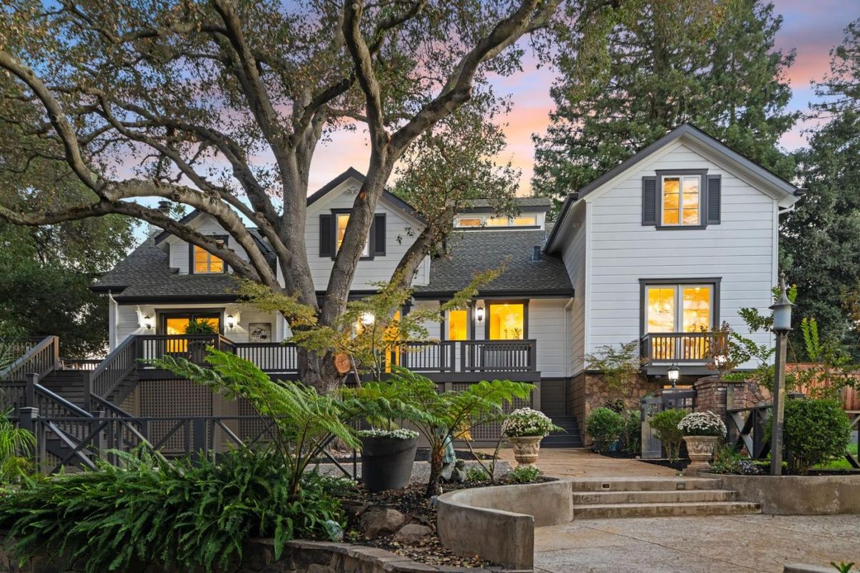 Exterior, Facade, Queen Anne Victorian