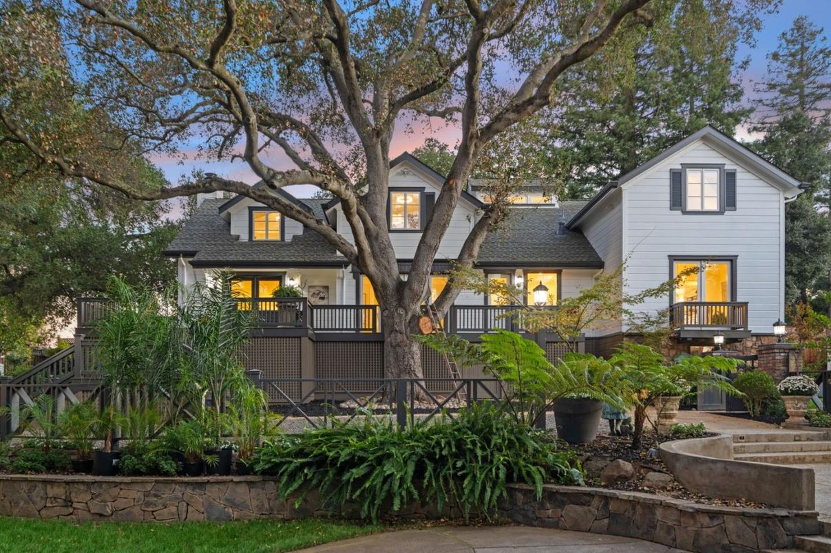 Exterior, Facade, Farmhouse