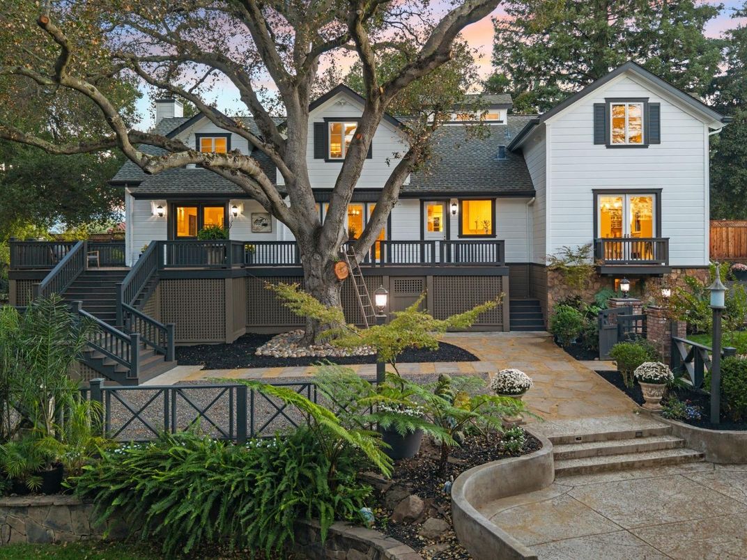 Exterior, Facade, Farmhouse