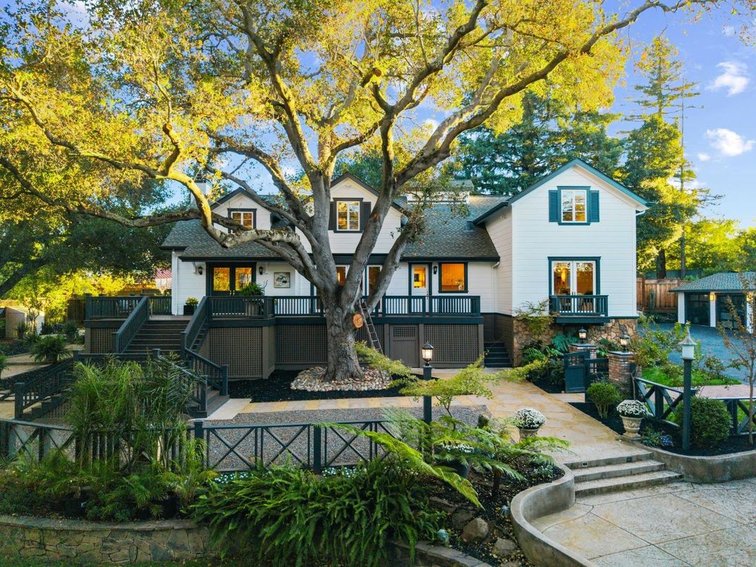 Exterior, Facade, Queen Anne Victorian