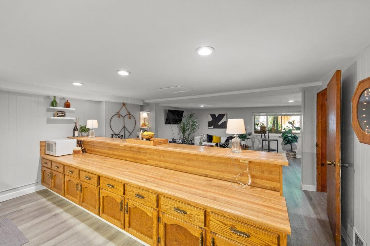 Interior, Recessed Lighting, Wood Texture Flooring