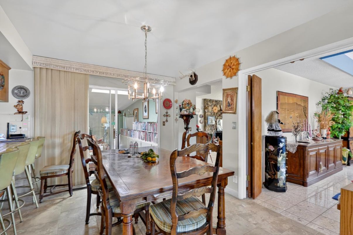 Chandelier, Dining room, Interior, Pendant Lights