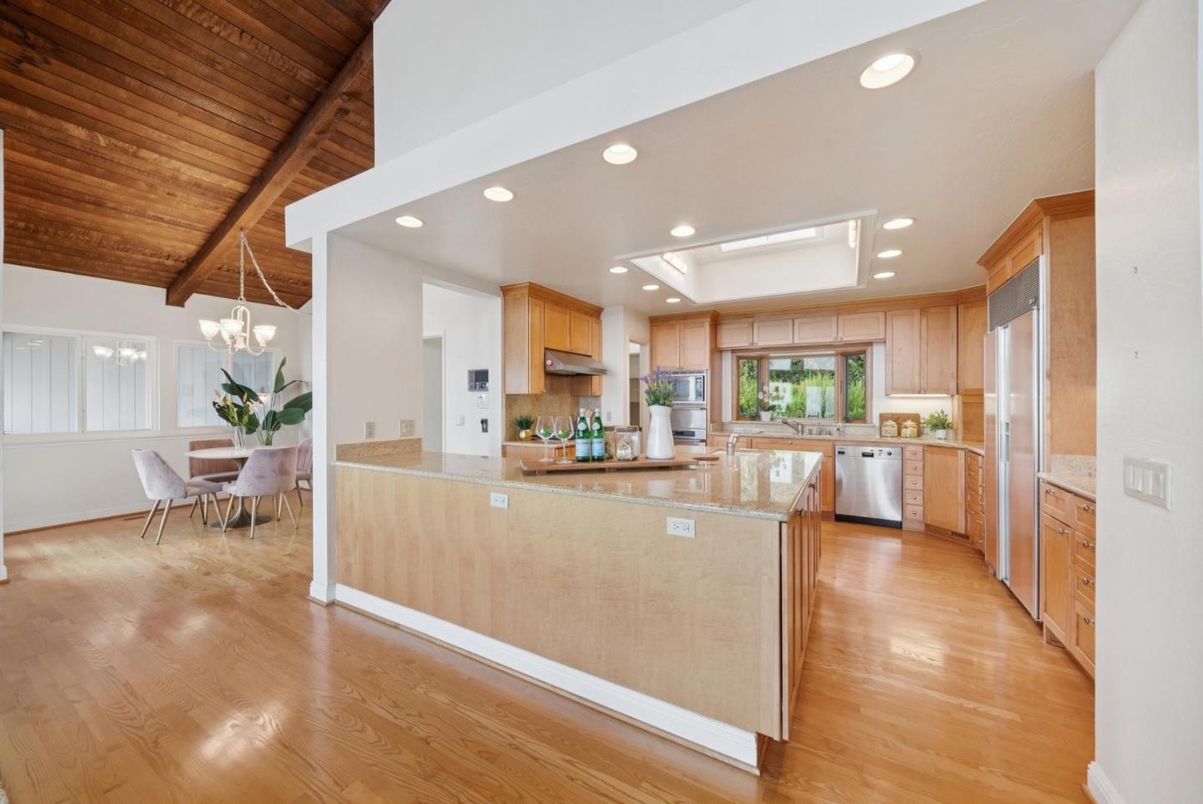 Dining room, Interior, Kitchen, Recessed Lighting, Stainless Steel Appliances, Wooden Beams, Wooden Ceilings, Wood Texture Flooring