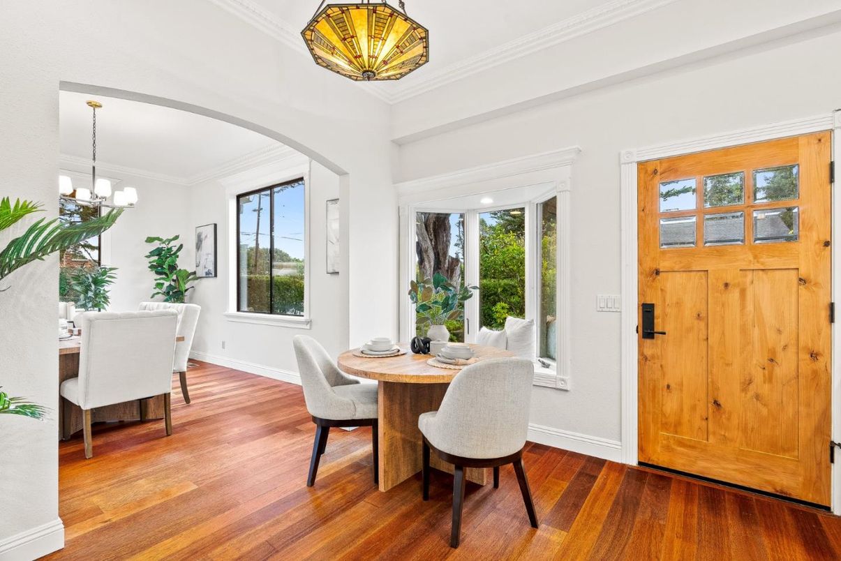 Chandelier, Dining room, Interior, Recessed Lighting, Wood Texture Flooring