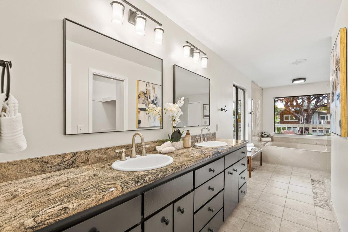 Bathroom, Dual Sink Vanities, Interior