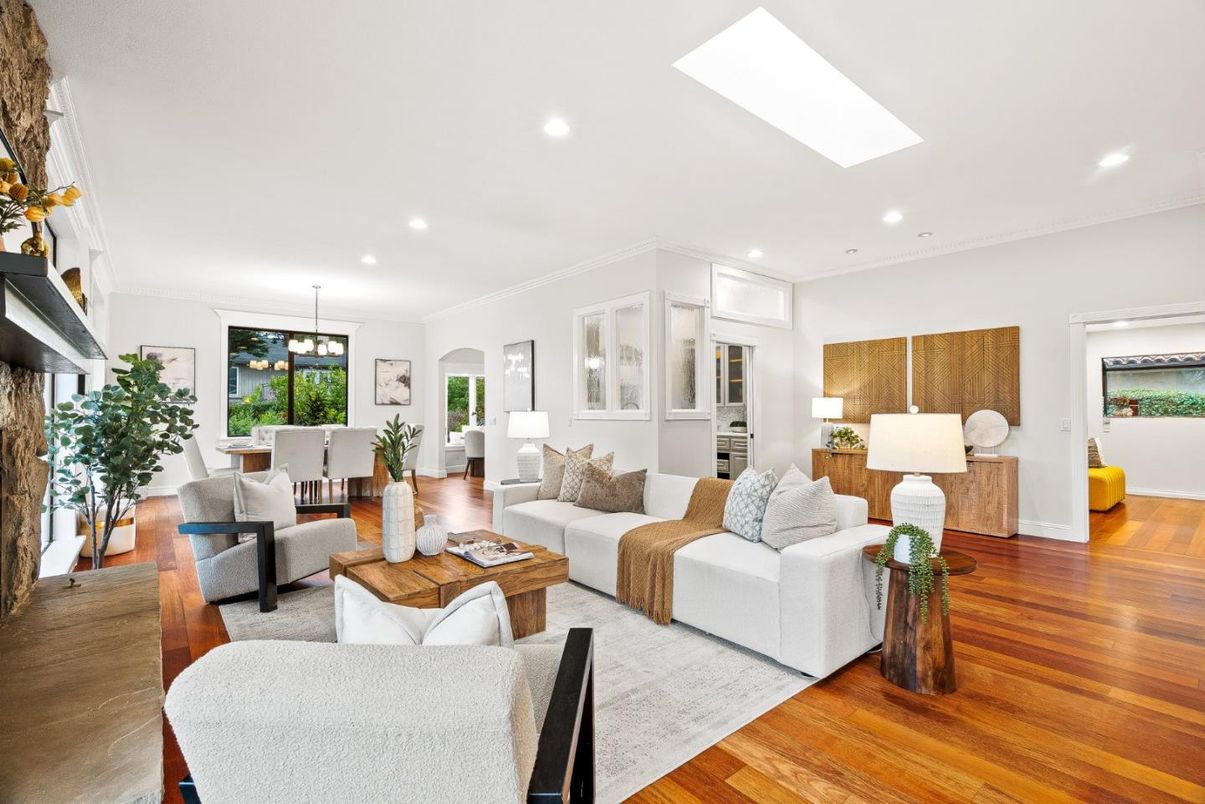 Dining room, Interior, Living room, Pendant Lights, Recessed Lighting, Wood Texture Flooring
