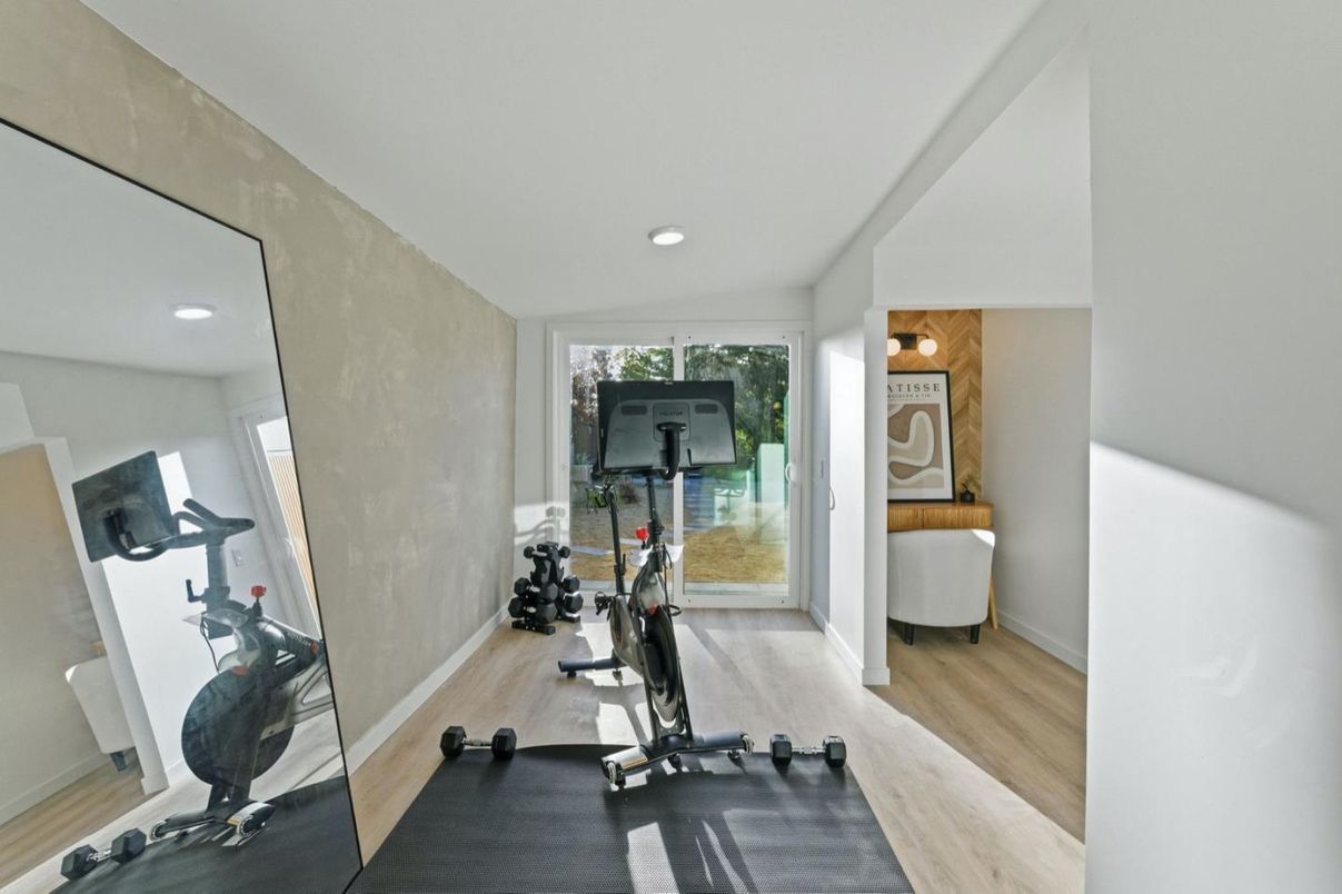 Fitness Equipment, Interior, Recessed Lighting, Wood Texture Flooring