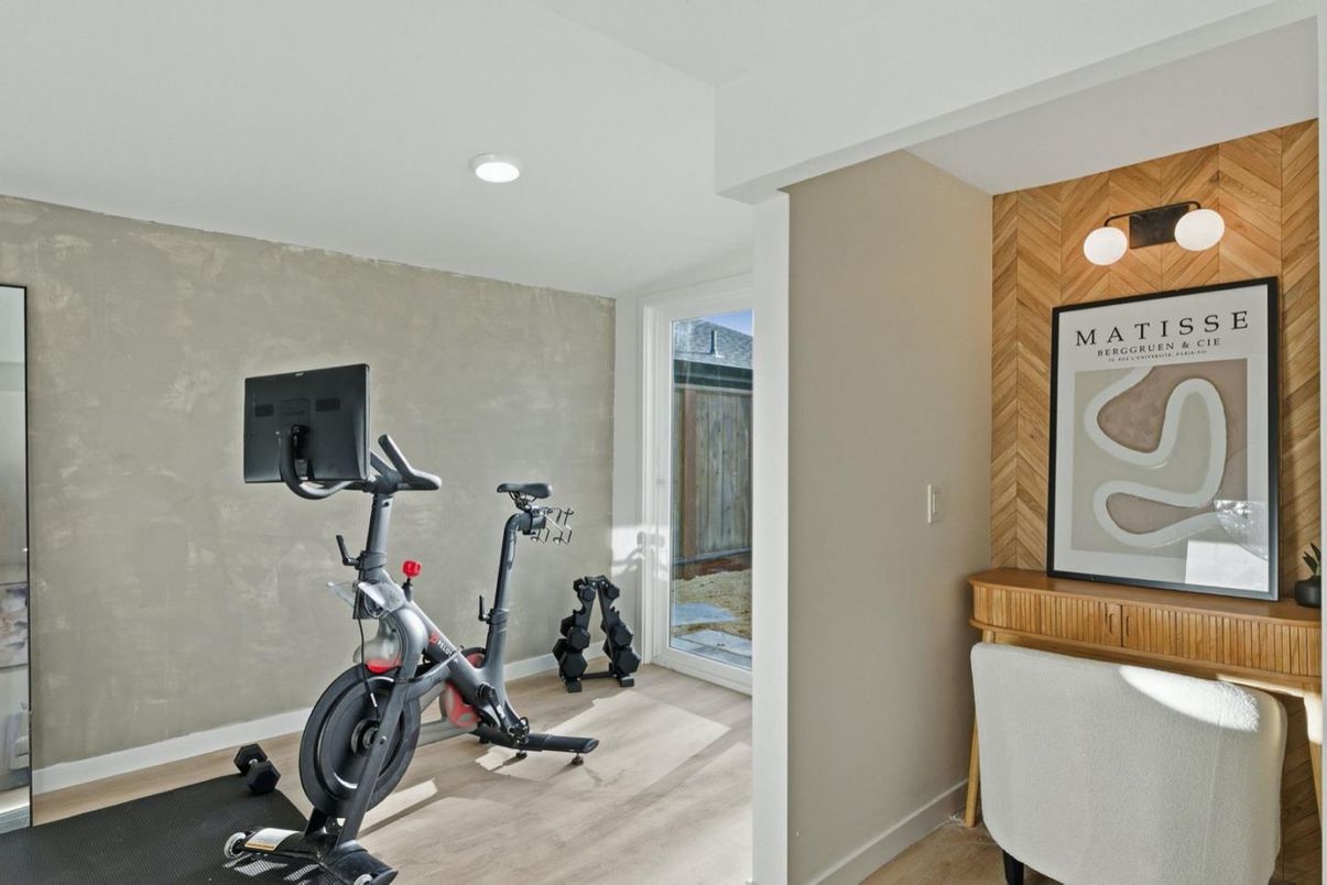 Fitness Equipment, Interior, Recessed Lighting, Wood Texture Flooring