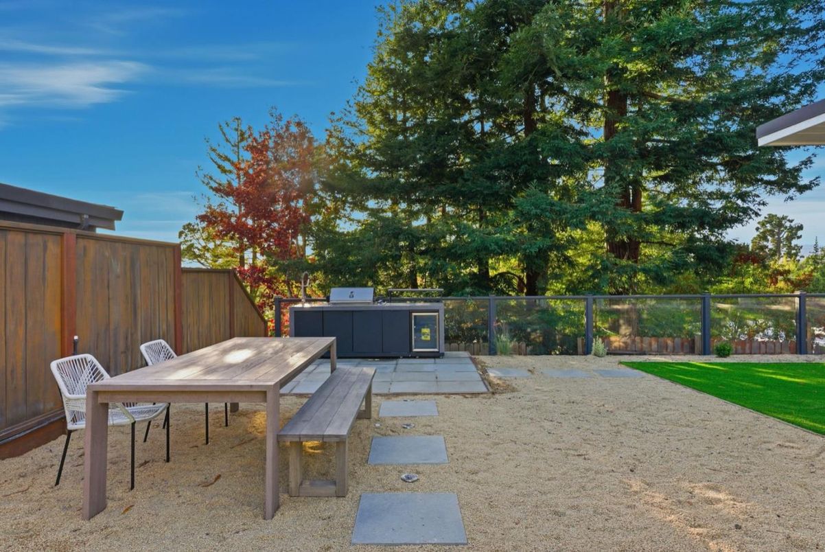 Backyard, Exterior, Outdoor Kitchen