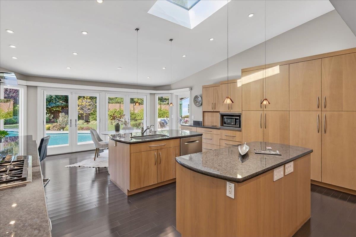 Dining room, Interior, Kitchen, Pendant Lights, Recessed Lighting, Wood Texture Flooring