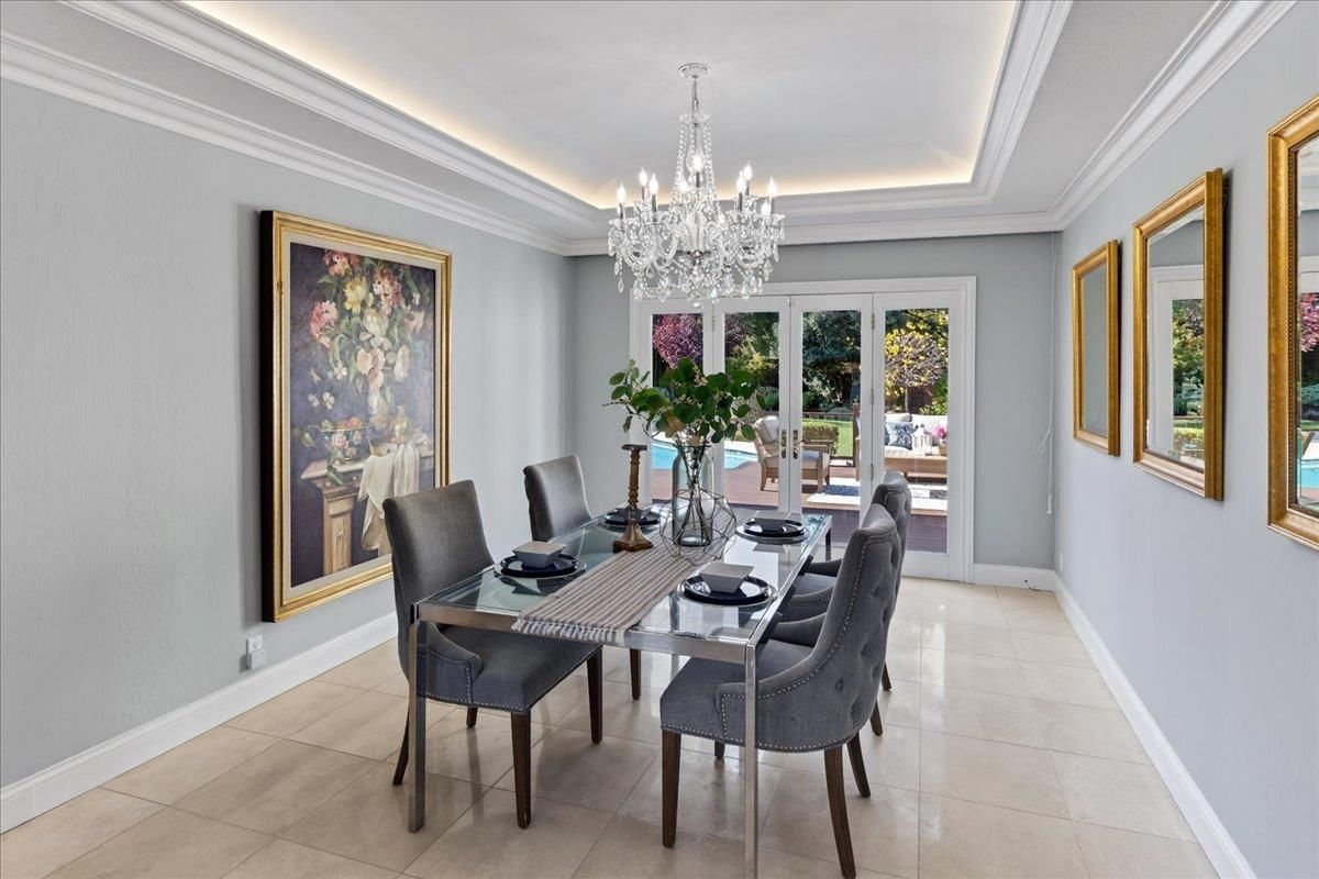 Chandelier, Dining room, Interior