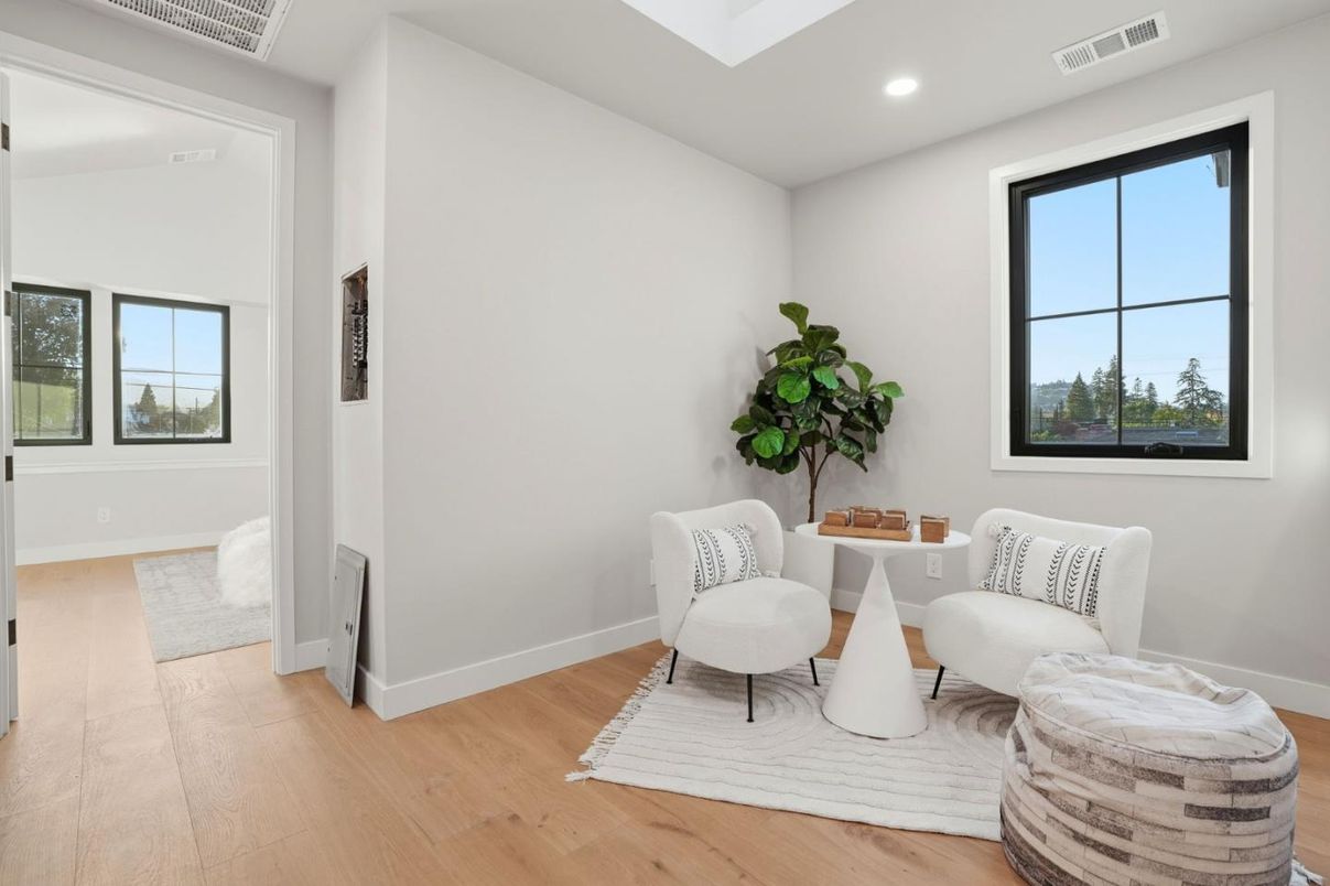 Interior, Recessed Lighting, Wood Texture Flooring