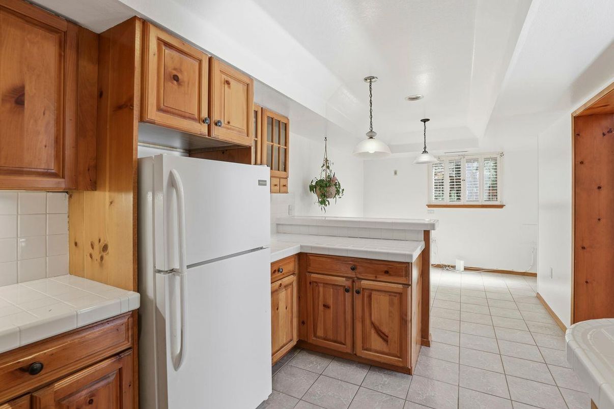 Interior, Kitchen, Pendant Lights, Tile Countertops