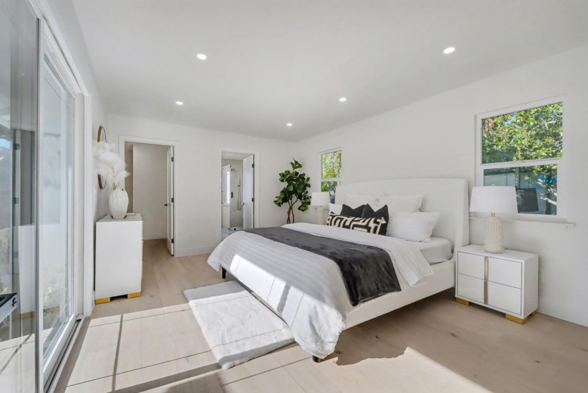 Dining room, Interior, Kitchen, Pendant Lights, Recessed Lighting, Stainless Steel Appliances