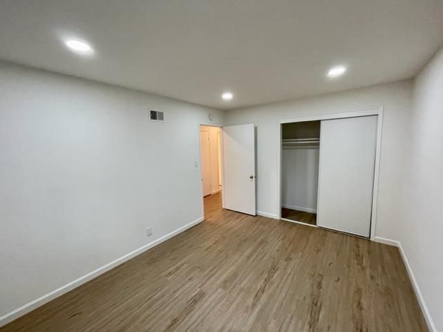 Empty room, Interior, Recessed Lighting, Wood Texture Flooring