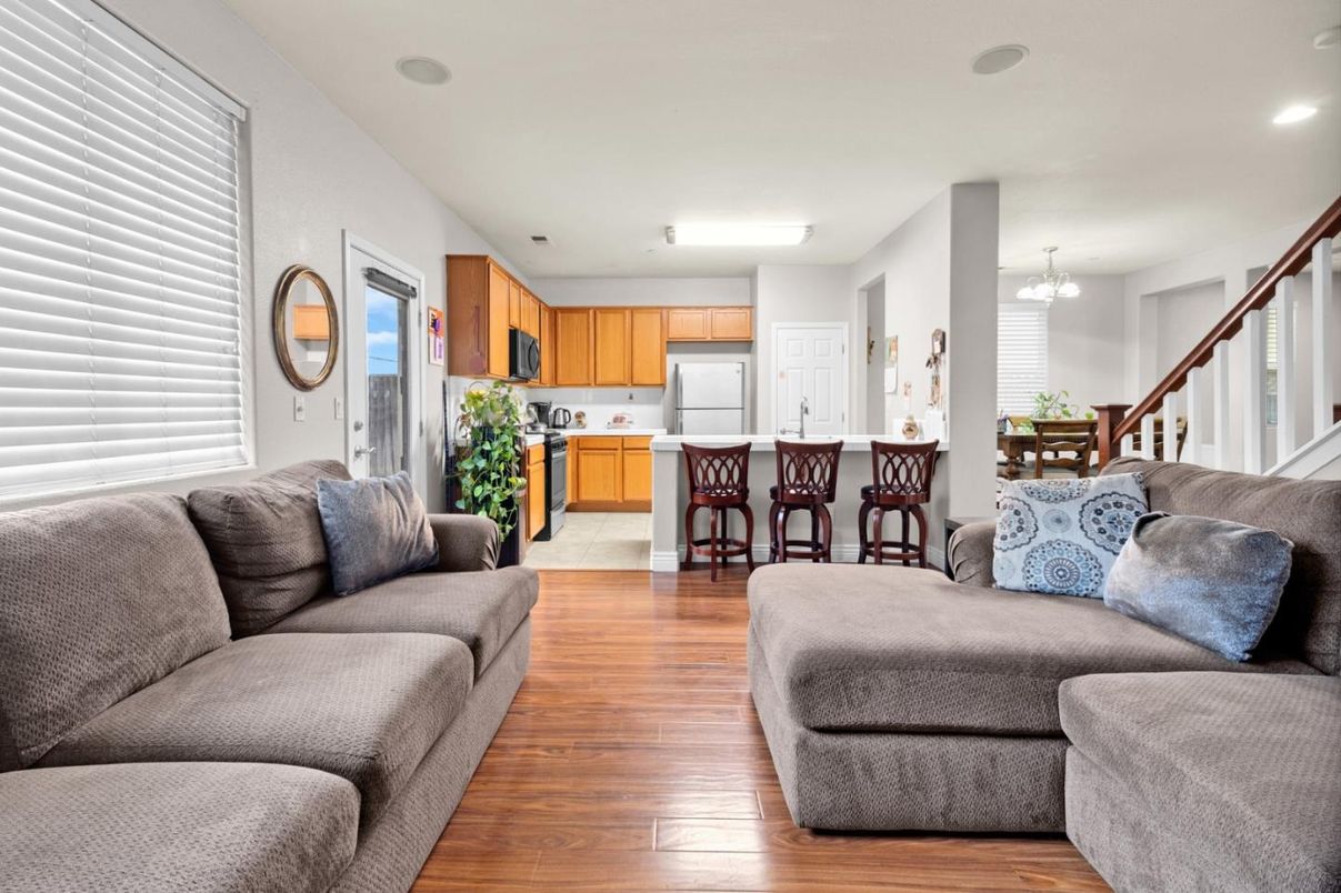 Chandelier, Dining room, Interior, Kitchen, Living room, Recessed Lighting, Wood Texture Flooring
