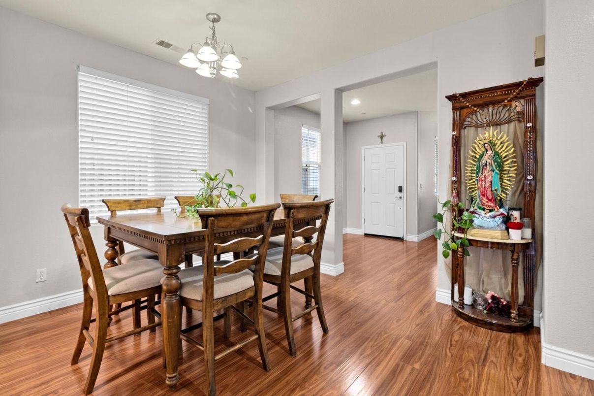 Chandelier, Dining room, Interior, Recessed Lighting, Wood Texture Flooring