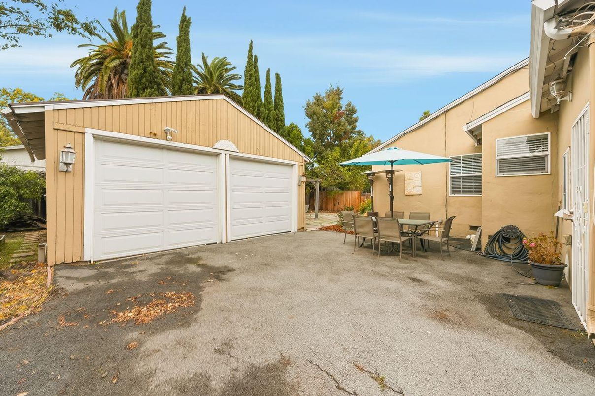 Detached Garage, Exterior