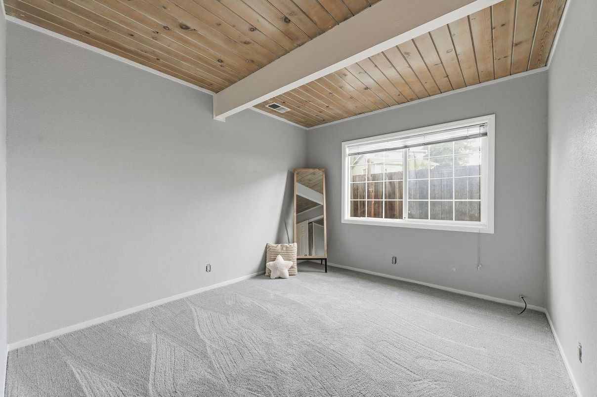 Empty room, Interior, Wooden Ceilings