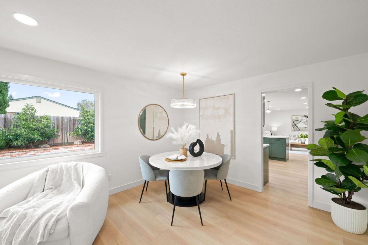 Chandelier, Dining room, Interior, Recessed Lighting, Wood Texture Flooring