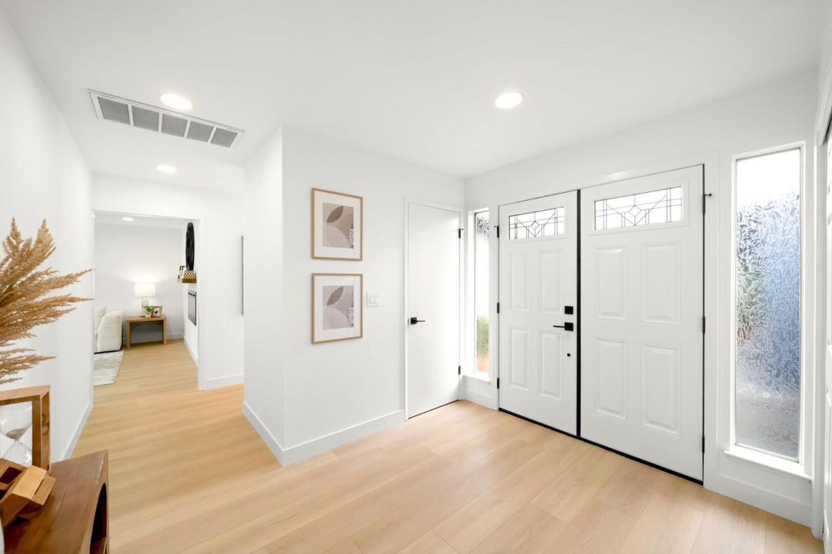 Interior, Recessed Lighting, Wood Texture Flooring