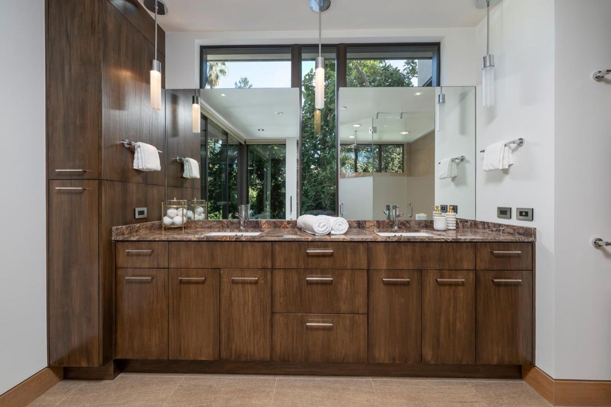 Bathroom, Dual Sink Vanities, Interior, Recessed Lighting
