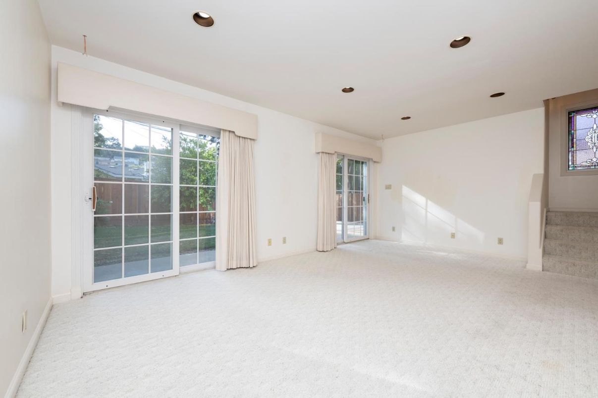 Empty room, Interior, Recessed Lighting