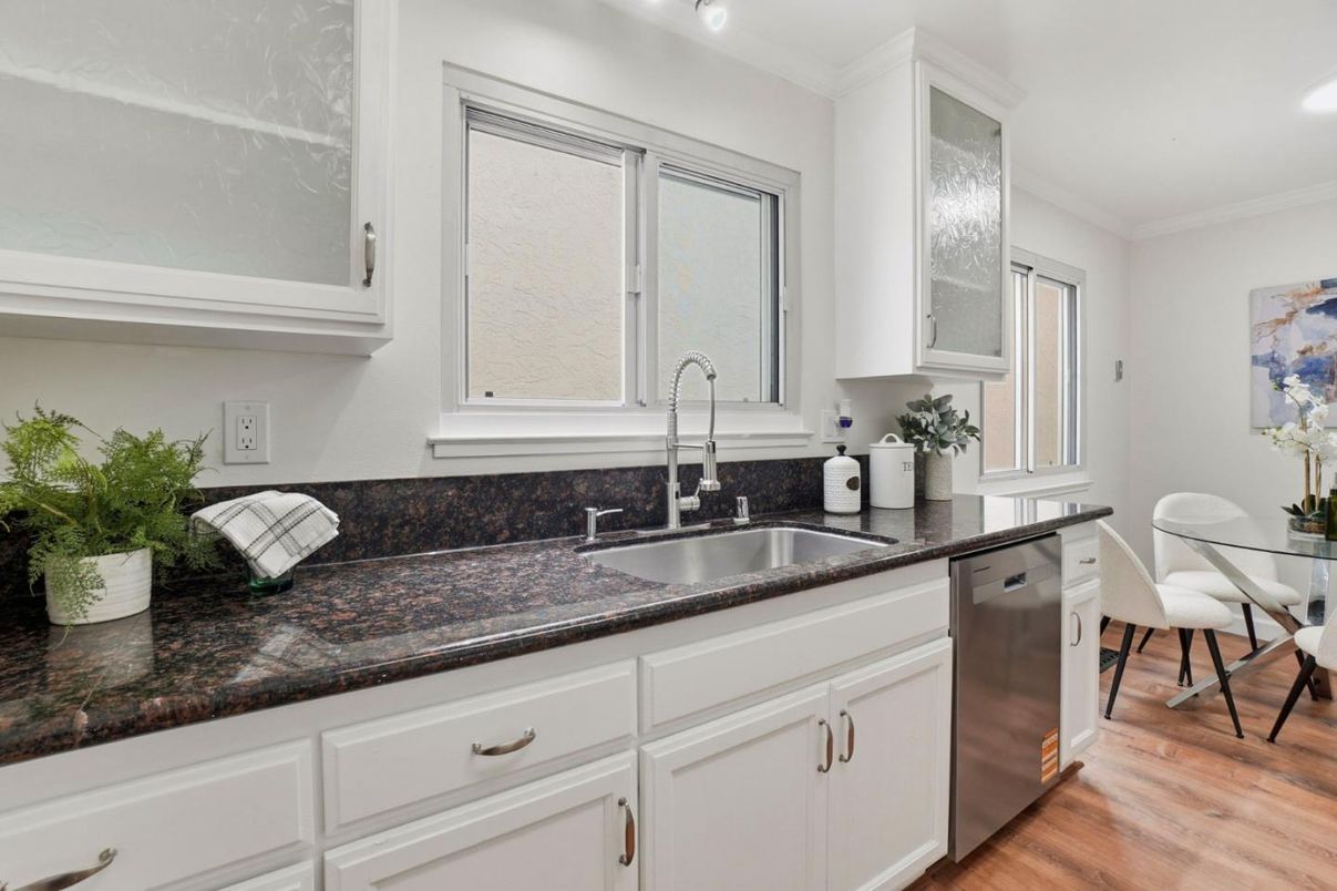 Dining room, Interior, Kitchen, Recessed Lighting, Wood Texture Flooring
