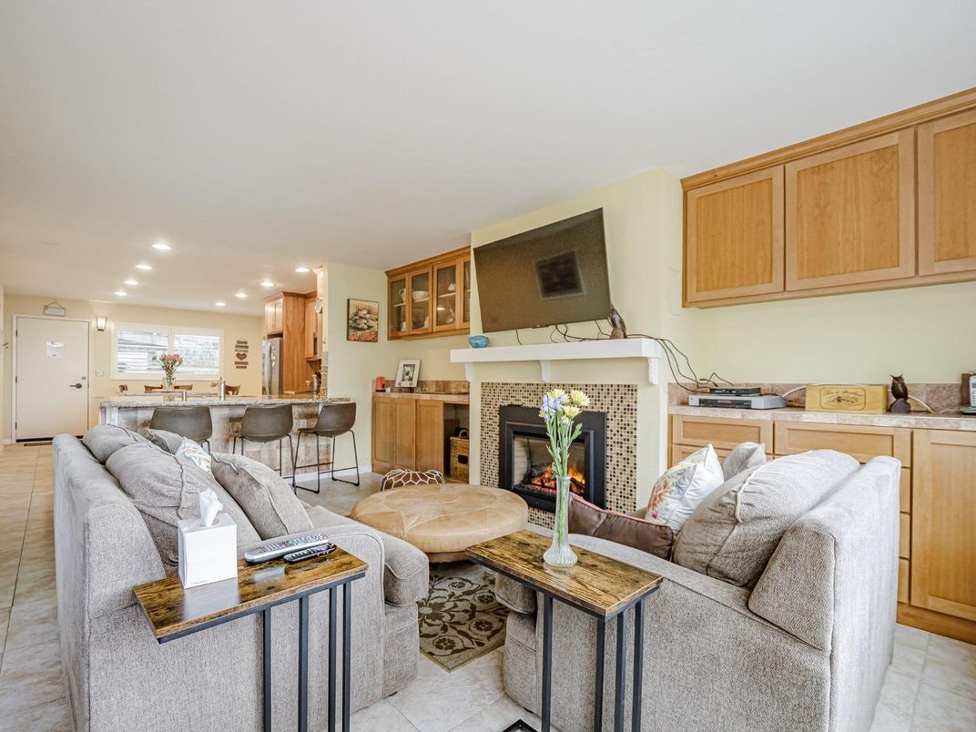 Fireplace, Interior, Kitchen, Living room, Recessed Lighting