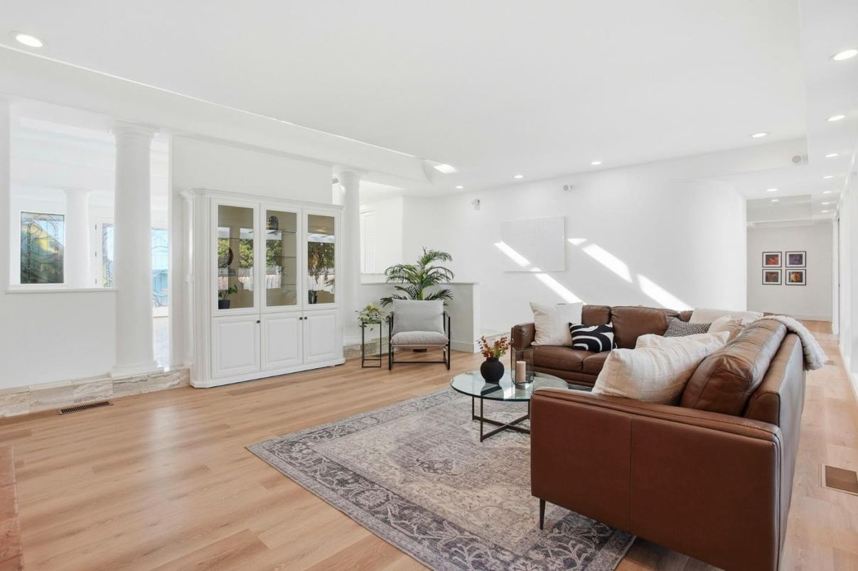 Interior, Living room, Recessed Lighting, Wood Texture Flooring