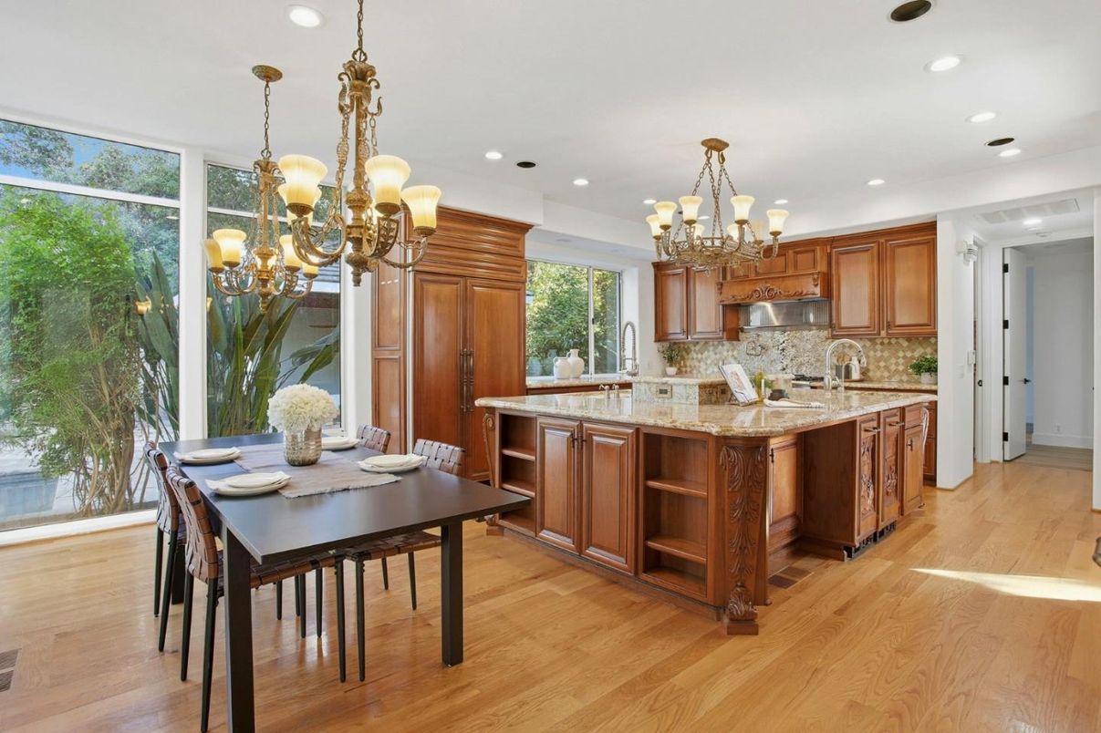 Chandelier, Dining room, Interior, Kitchen, Recessed Lighting, Stainless Steel Appliances, Wood Texture Flooring