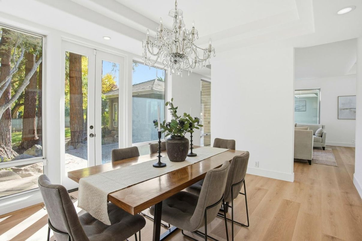 Chandelier, Dining room, Interior, Living room, Recessed Lighting, Wood Texture Flooring
