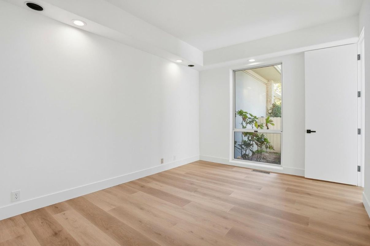 Empty room, Interior, Recessed Lighting, Wood Texture Flooring