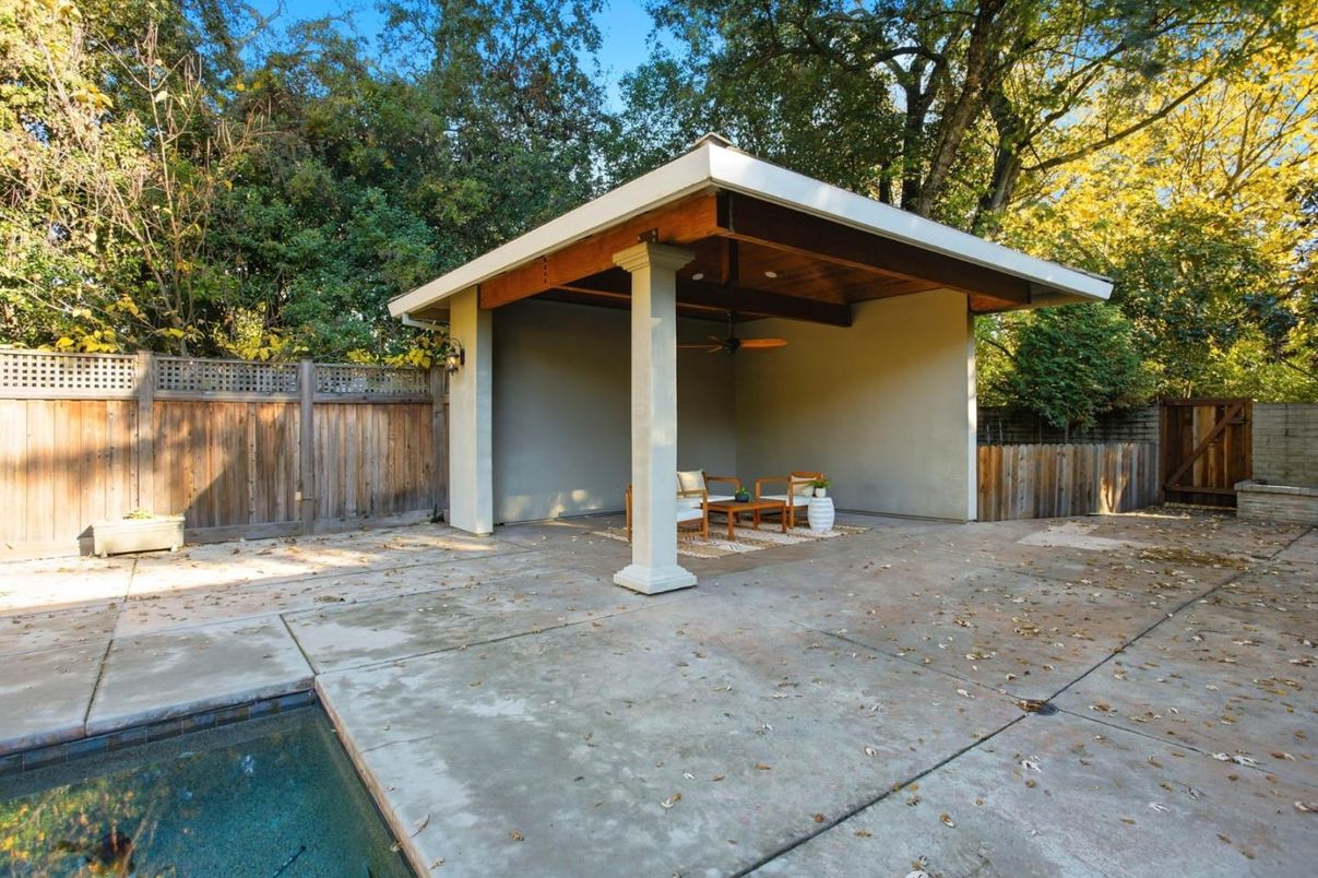 Detached Garage, Exterior